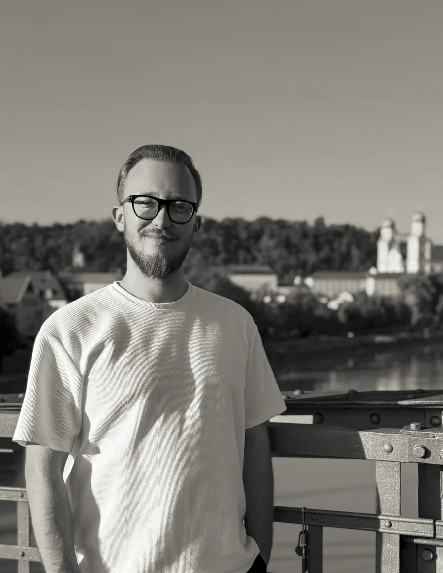 Stefan Stern von BavariaSpot vor der Passauer Altstadt